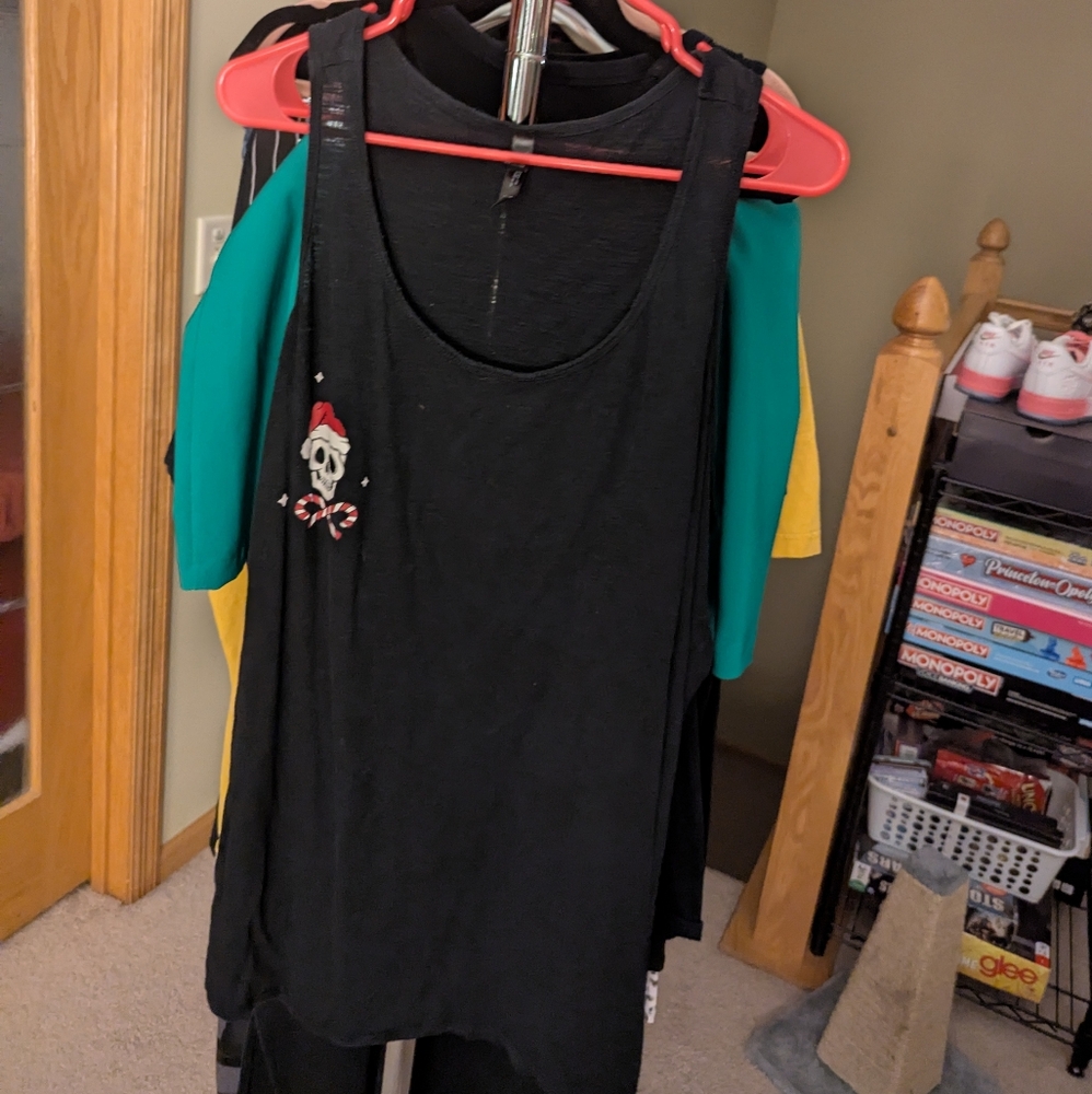 🩷Torrid Black Tank Top with Santa Skull Candy Cane Accent